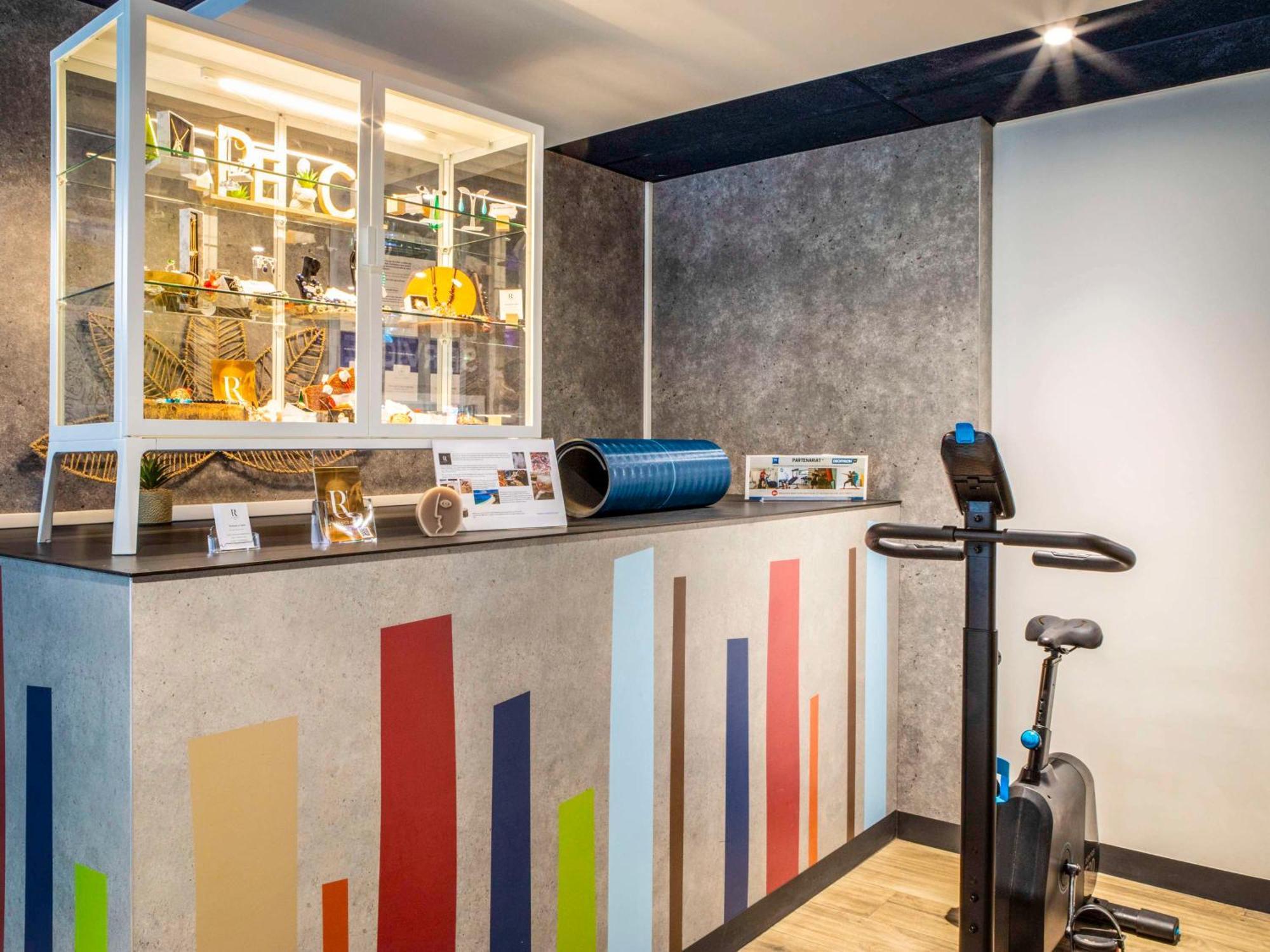 Ibis Budget Paris Clichy Mairie Exterior foto