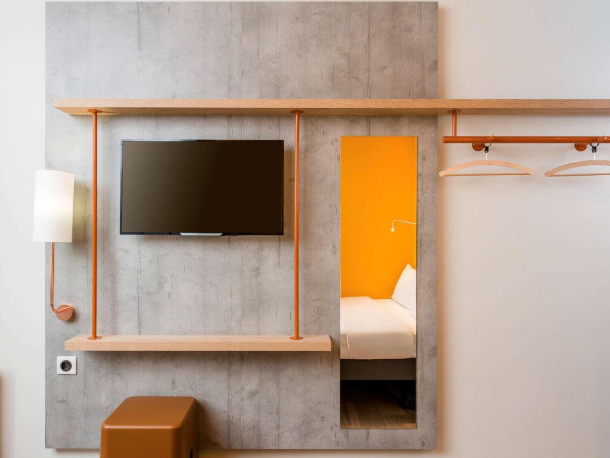 Ibis Budget Paris Clichy Mairie Exterior foto